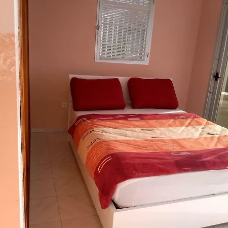 Apartment Romantisches Haus Mit Privatpool