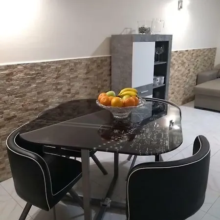 Apartment Romantisches Haus Mit Privatpool *